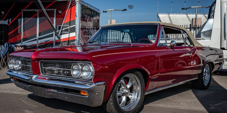 As marcas de automóveis que desapareceram do mercado: ícones que ficaram na história