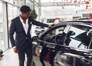 Carro zero ou seminovo: qual é o melhor investimento em 2025?