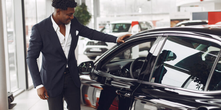 Carro zero ou seminovo: qual é o melhor investimento em 2025?